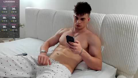 Snapshot of fresh_b1ood chatting on 03-08-25, 08:25 Alex or Andrzej online show from 03-08-25, 08:25