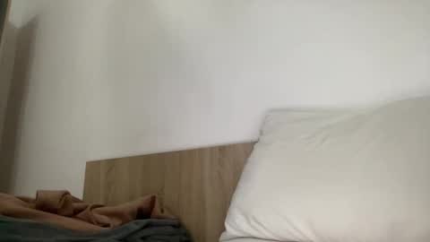 Snapshot of freshmanxxl chatting on 12-20-25, 03:52 freshman imonyou98 online show from 12-20-25, 03:52