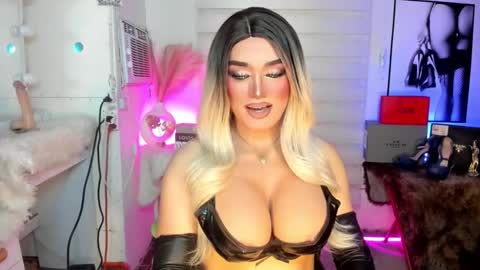 Snapshot of freya_lovestocum chatting on 09-10-25, 02:33 Miss Frea  online show from 09-10-25, 02:33