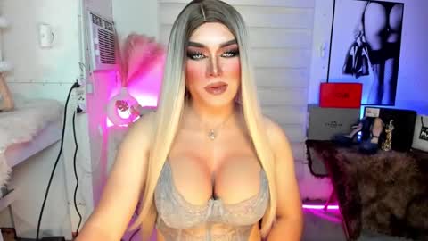 Snapshot of freya_lovestocum chatting on 09-23-25, 02:03 Miss Frea  online show from 09-23-25, 02:03
