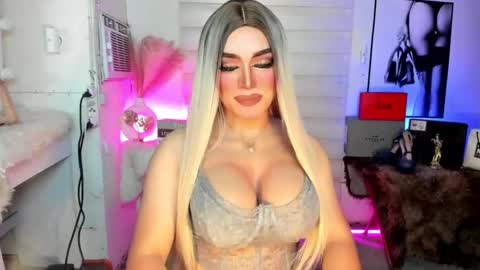 Snapshot of freya_lovestocum chatting on 09-24-25, 01:53 Miss Frea  online show from 09-24-25, 01:53