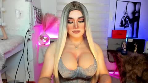Snapshot of freya_lovestocum chatting on 09-25-25, 02:15 Miss Frea  online show from 09-25-25, 02:15