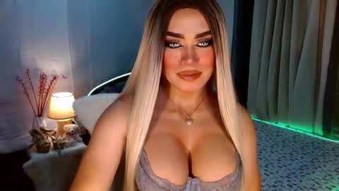 Snapshot of freya_lovestocum chatting on 10-10-25, 01:15 Miss Frea  online show from 10-10-25, 01:15