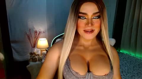 Snapshot of freya_lovestocum chatting on 10-14-25, 01:17 Miss Frea  online show from 10-14-25, 01:17