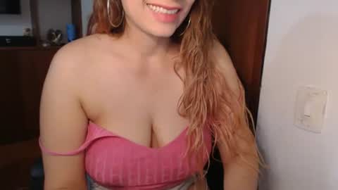 Snapshot of freyjashine_x chatting on 09-25-25, 12:25 FREYJA LOREN online show from 09-25-25, 12:25