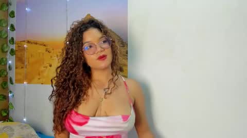 Snapshot of frezzita_ chatting on 10-19-25, 07:36 Frezzita online show from 10-19-25, 07:36