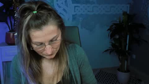 Frida Tander online show from 01-15-25, 03:07