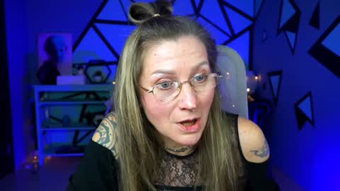 Frida Tander online show from 02-08-25, 01:01