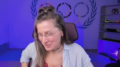 Frida Tander online show from 02-09-25, 01:14