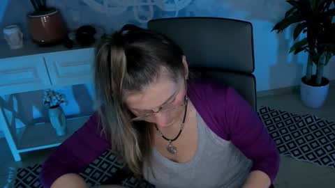 Frida Tander online show from 11-27-25, 05:09