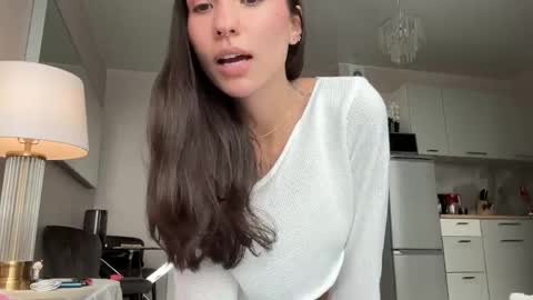Snapshot of friend_foryou chatting on 05-28-26, 01:30 Lina online show from 05-28-26, 01:30