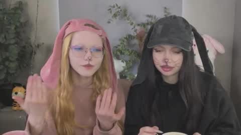 Snapshot of friend_zone_ chatting on 04-07-26, 01:11 friend_zone_ online show from 04-07-26, 01:11