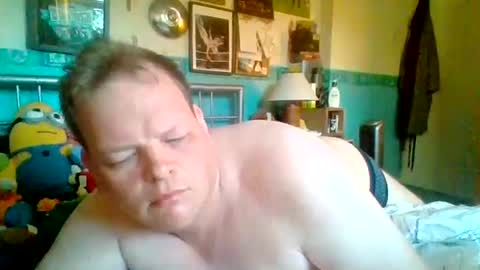 Snapshot of fritzboy90 chatting on 07-04-26, 04:18 Tom online show from 07-04-26, 04:18
