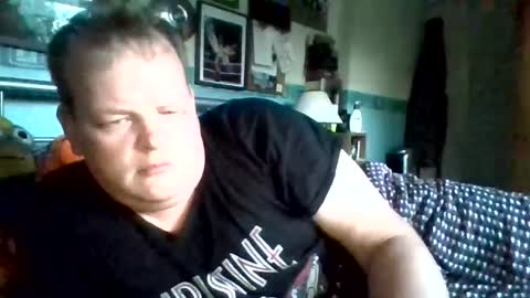 Snapshot of fritzboy90 chatting on 07-05-26, 03:56 Tom online show from 07-05-26, 03:56