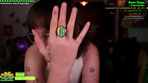 Snapshot of frogessjay chatting on 10-26-25, 07:42 Jaywise Frogfoot online show from 10-26-25, 07:42