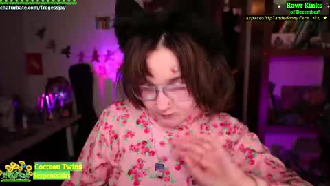 Snapshot of frogessjay chatting on 12-02-25, 07:09 Jaywise Frogfoot online show from 12-02-25, 07:09