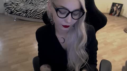 Snapshot of fromsun_forsoul chatting on 09-18-25, 11:45 Lilith online show from 09-18-25, 11:45