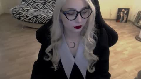 Snapshot of fromsun_forsoul chatting on 10-29-25, 11:23 Lilith online show from 10-29-25, 11:23