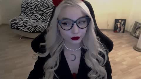 Snapshot of fromsun_forsoul chatting on 10-30-25, 11:44 Lilith online show from 10-30-25, 11:44