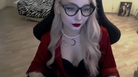 Snapshot of fromsun_forsoul chatting on 11-05-25, 11:32 Lilith online show from 11-05-25, 11:32