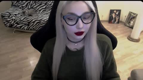 Snapshot of fromsun_forsoul chatting on 11-12-25, 11:43 Lilith online show from 11-12-25, 11:43