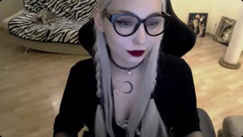 Snapshot of fromsun_forsoul chatting on 11-21-25, 12:15 Lilith online show from 11-21-25, 12:15