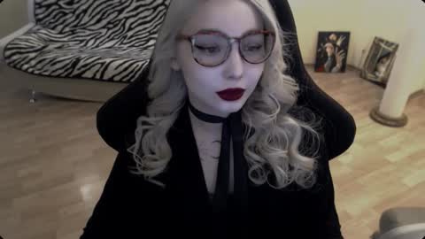 Snapshot of fromsun_forsoul chatting on 11-25-25, 11:32 Lilith online show from 11-25-25, 11:32