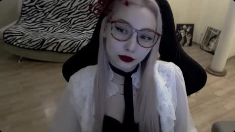 Snapshot of fromsun_forsoul chatting on 11-28-25, 11:35 Lilith online show from 11-28-25, 11:35