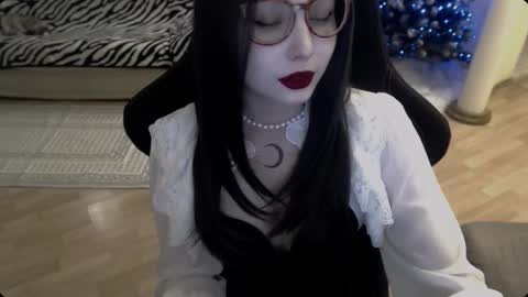 Snapshot of fromsun_forsoul chatting on 12-17-25, 11:38 Lilith online show from 12-17-25, 11:38