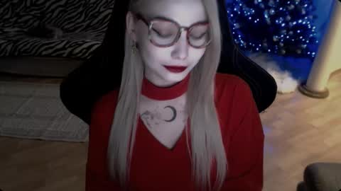 Snapshot of fromsun_forsoul chatting on 12-18-25, 11:49 Lilith online show from 12-18-25, 11:49