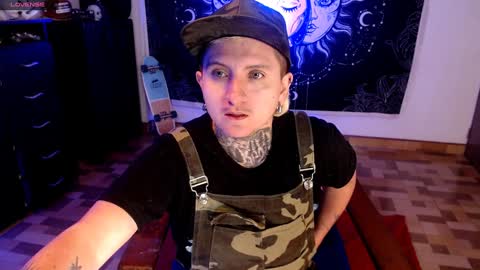 Snapshot of ftmblueyes chatting on 01-05-25, 03:53 HEHIM online show from 01-05-25, 03:53