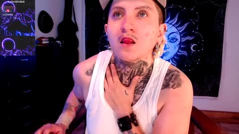 Snapshot of ftmblueyes chatting on 01-06-25, 11:40 HEHIM online show from 01-06-25, 11:40