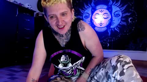 Snapshot of ftmblueyes chatting on 01-08-25, 11:41 HEHIM online show from 01-08-25, 11:41