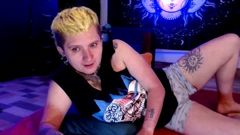 Snapshot of ftmblueyes chatting on 01-09-25, 10:52 HEHIM online show from 01-09-25, 10:52