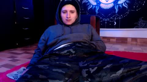 Snapshot of ftmblueyes chatting on 01-12-25, 04:00 HEHIM online show from 01-12-25, 04:00