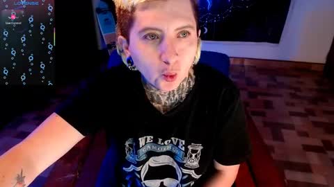 Snapshot of ftmblueyes chatting on 01-19-25, 11:43 HEHIM online show from 01-19-25, 11:43
