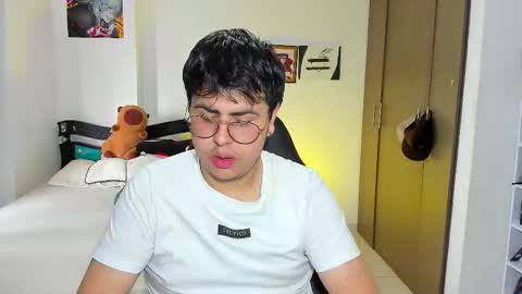 Snapshot of fuck_blow chatting on 12-14-25, 05:40 uwu online show from 12-14-25, 05:40