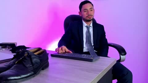Snapshot of fuckerwate chatting on 12-14-24, 10:18 SERGIO THE SEX LAWYER online show from 12-14-24, 10:18
