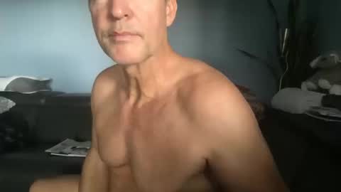 Snapshot of fuertecock chatting on 10-15-25, 09:48 Gregorio online show from 10-15-25, 09:48