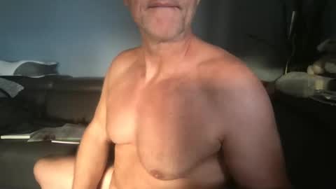 Snapshot of fuertecock chatting on 10-23-25, 12:54 Gregorio online show from 10-23-25, 12:54