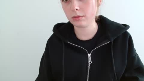 Emma online show from 04-01-26, 01:41