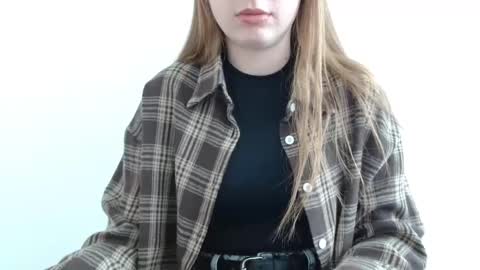 Snapshot of funemma000 chatting on 05-19-26, 07:04 Emma online show from 05-19-26, 07:04