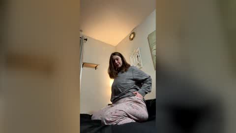 Snapshot of funflirt97 chatting on 03-12-26, 01:56 Linnys Palace online show from 03-12-26, 01:56