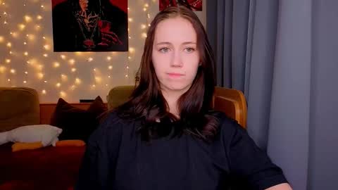 Snapshot of funny_bunny23 chatting on 02-14-26, 04:15 Eva online show from 02-14-26, 04:15