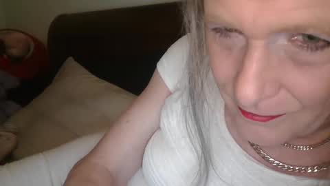 Snapshot of funtimetgirl chatting on 12-20-24, 11:00 Jessie Love online show from 12-20-24, 11:00