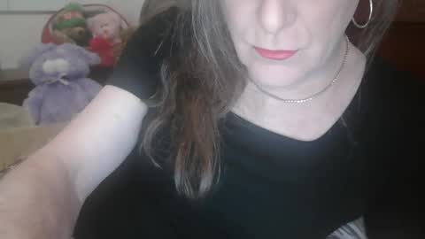 Snapshot of funtimetgirl chatting on 01-04-25, 11:33 Jessie Love online show from 01-04-25, 11:33