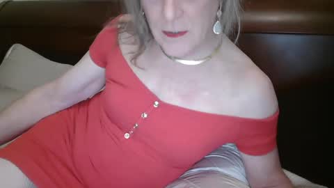 Snapshot of funtimetgirl chatting on 02-15-25, 10:33 Jessie Love online show from 02-15-25, 10:33