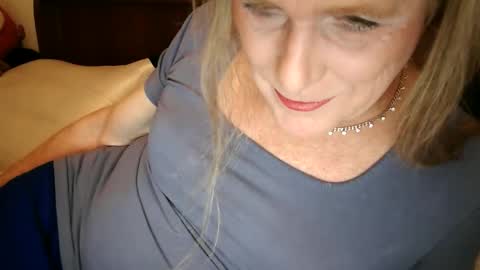 Snapshot of funtimetgirl chatting on 10-26-25, 10:54 Jessie Love online show from 10-26-25, 10:54