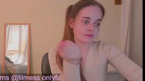 Snapshot of fuxkme_jen chatting on 10-17-25, 12:01 fuxkme_jen online show from 10-17-25, 12:01