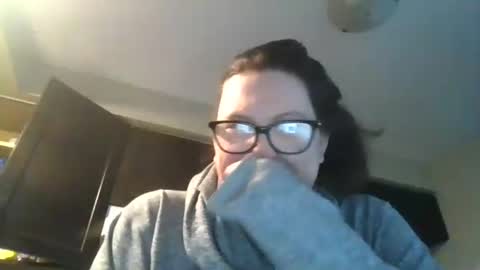 fuzzypeaches87 online show from 12-15-25, 06:56